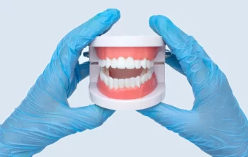 When to Consider Dentures: Signs Auburn Residents Should Watch Out For